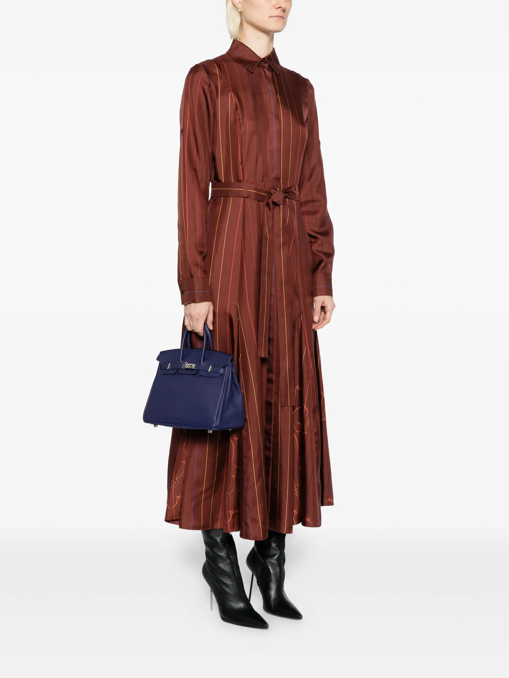 Hermès Birkin 25 Retourne Blue Sapphire Togo leather top handle bag with gold hardware, showcasing the luxurious design and craftsmanship.