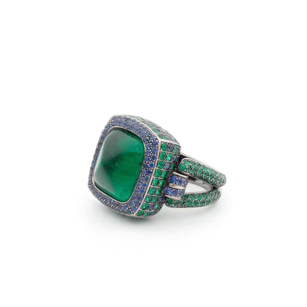 Elegant 15kt emerald and sapphire ring by Boucheron featuring a gold band and vibrant gemstone accents.