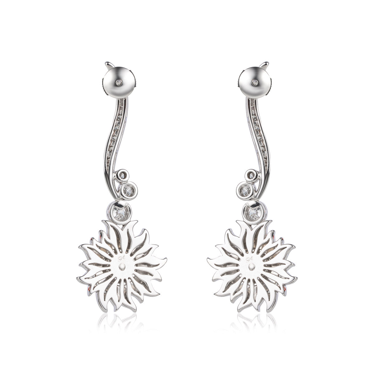 Carrera y Carrera Sol y Sombra Diamond Sun Earrings featuring sparkling diamonds and intricate sun design in gold.