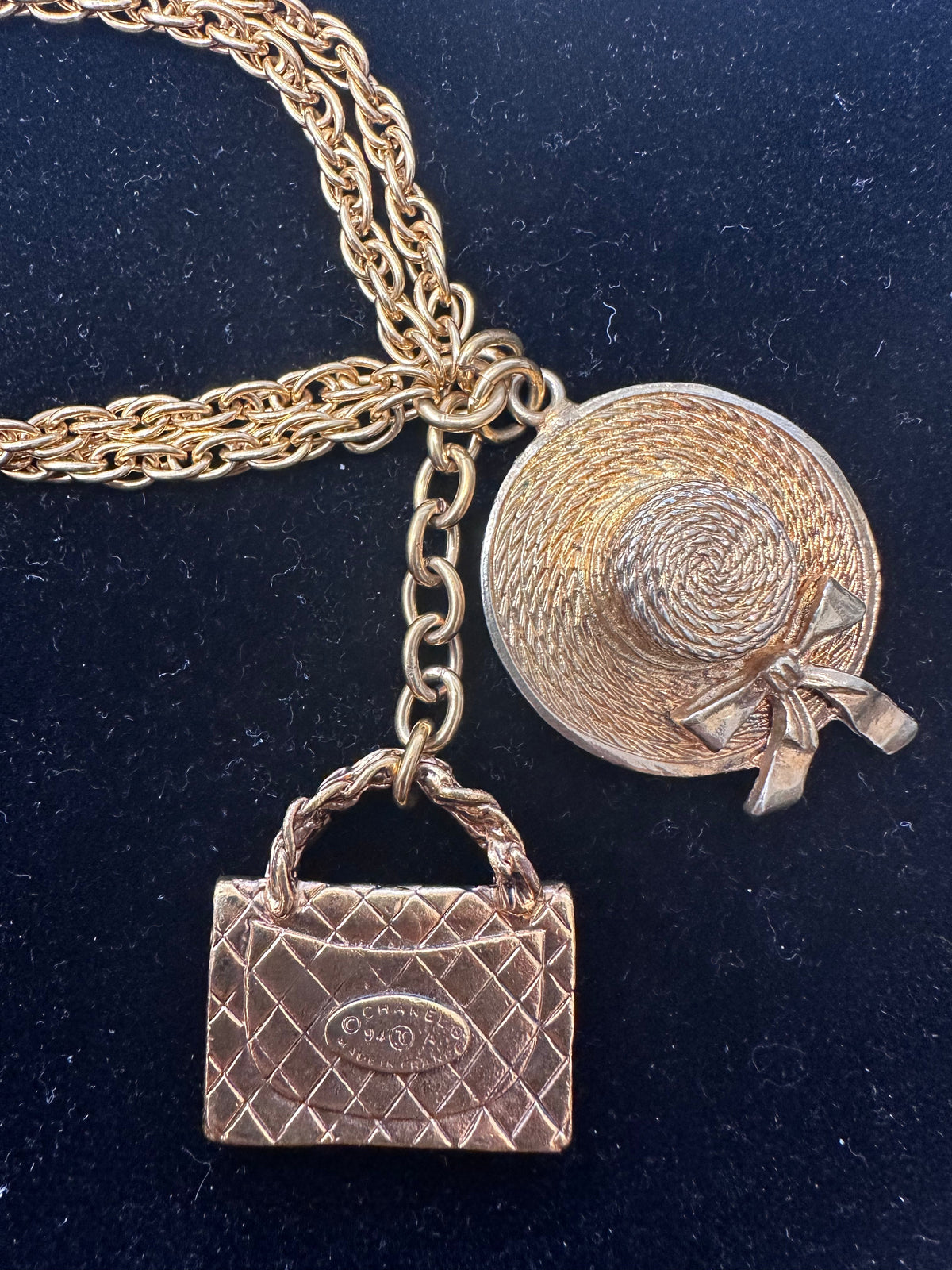 Chanel chain-link necklace featuring a stylish bag charm with gold-toned links and logo detail, perfect as a fashion accessory.