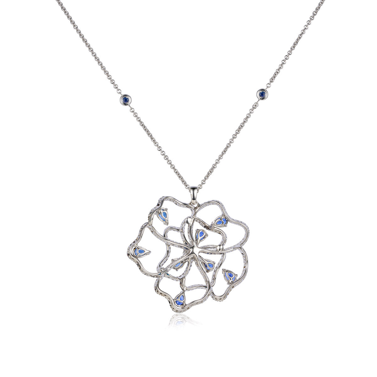 Leo Pizzo Fleurette pendant necklace featuring a floral design, elegant gold chain with intricate detailing.