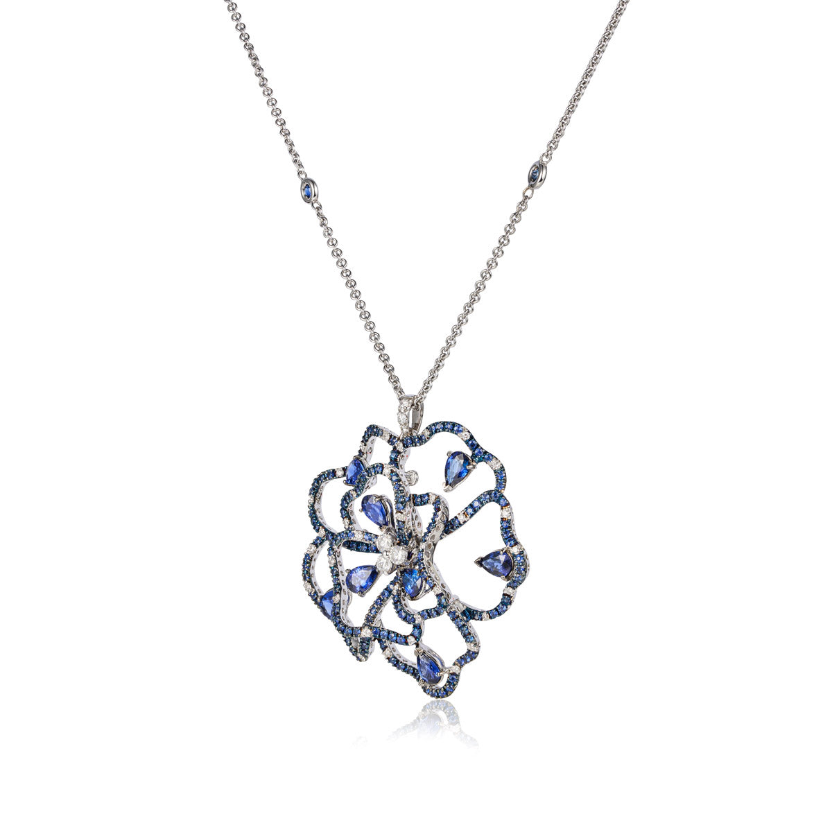 Leo Pizzo Fleurette pendant necklace featuring delicate floral design and intricate craftsmanship.