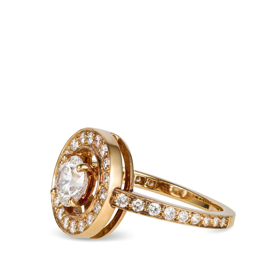 Boucheron Ava ring featuring a sleek gold band with a polished finish, stylish jewelry accessory for elegant occasions.