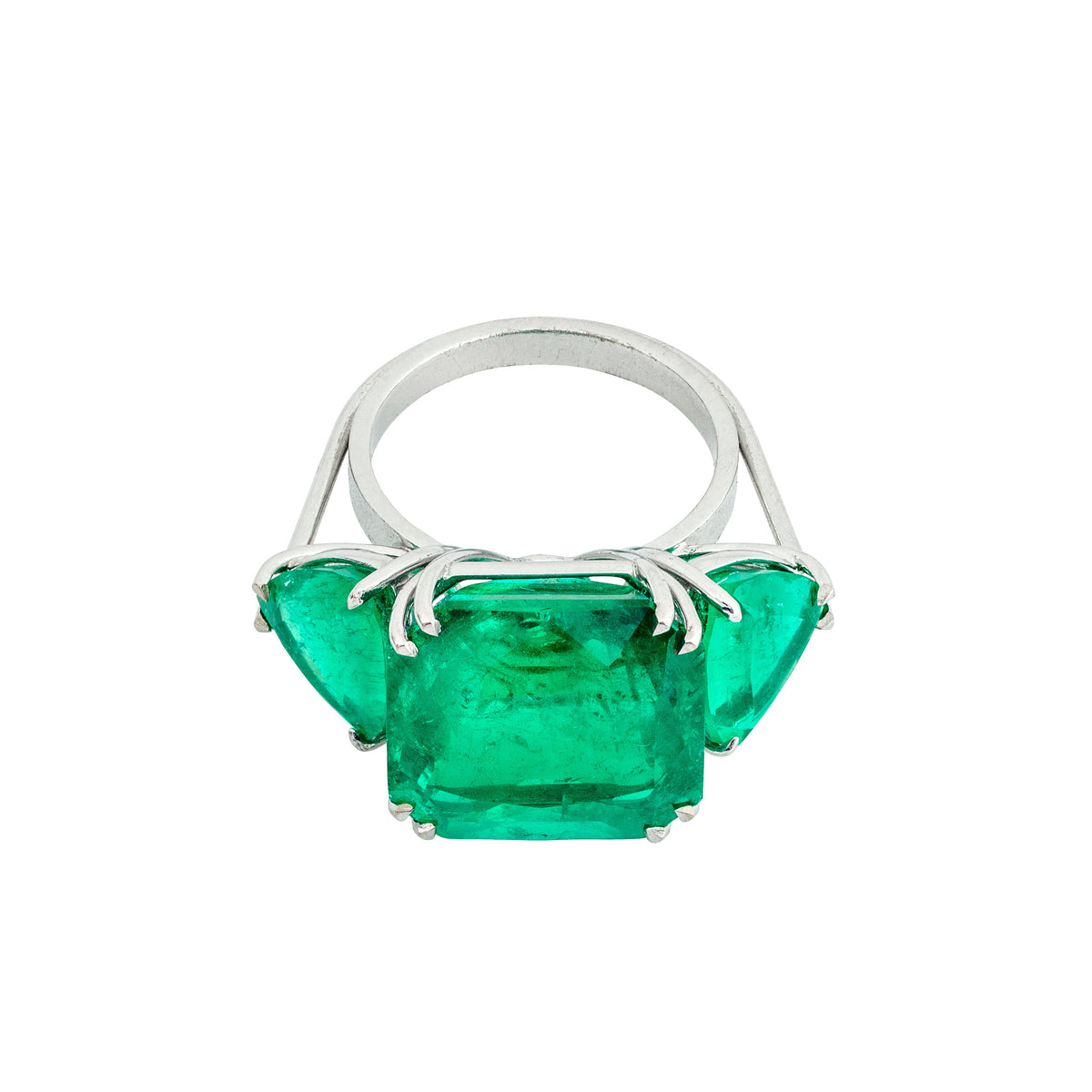 Vintage Muzo Old Mine 16.537 ct emerald ring featuring a large green emerald set in a classic metal band.